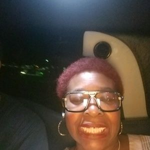 Meet your Posher, Edith